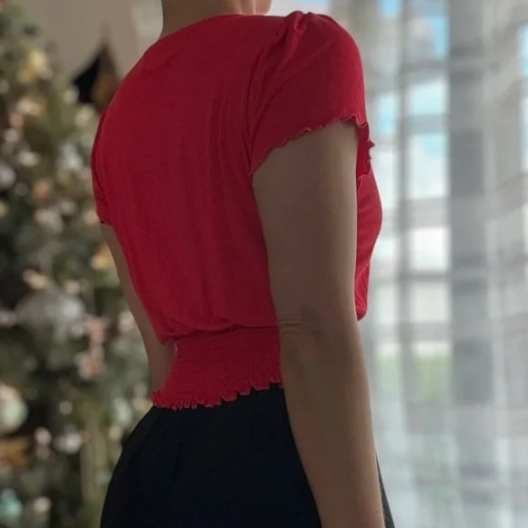 Y2K Guess Short Sleeve Stretchy Ruffled Smocked Crop Top w/Buttons - Size Small - Picture 2 of 3